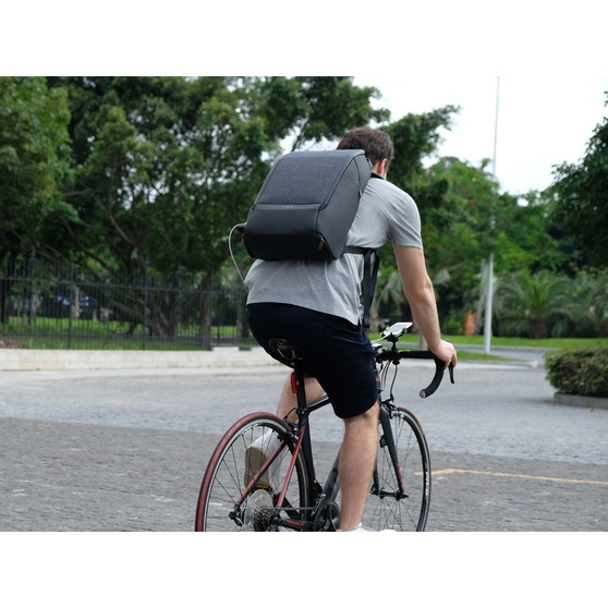 Водостойкий антикражный рюкзак FlexPackPro для ноутбука 15.6"-17