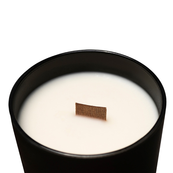 Ароматическая свеча в черном стакане, дерево и пряности, 190 мл-2